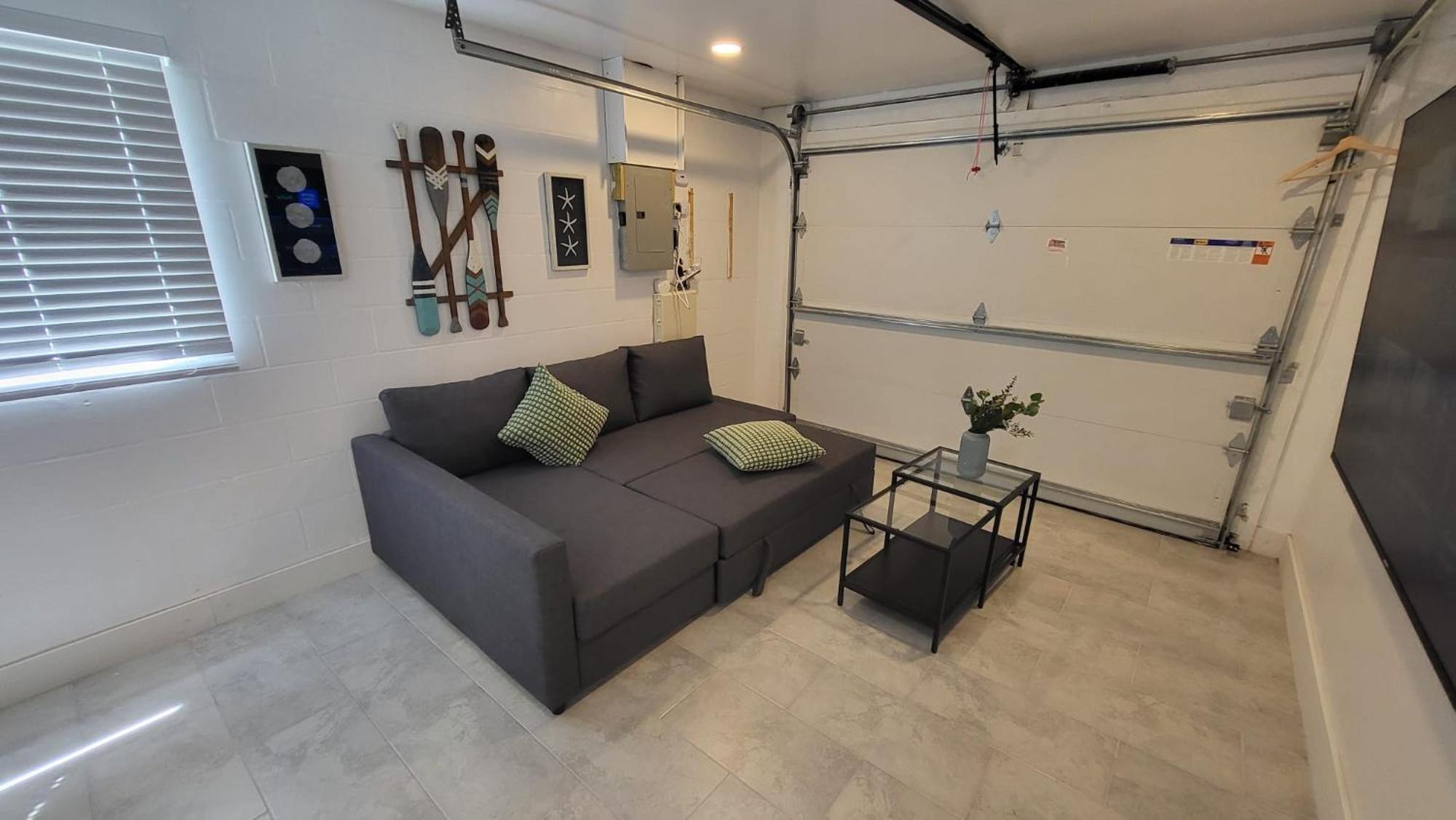 Cozy Canal Apartment