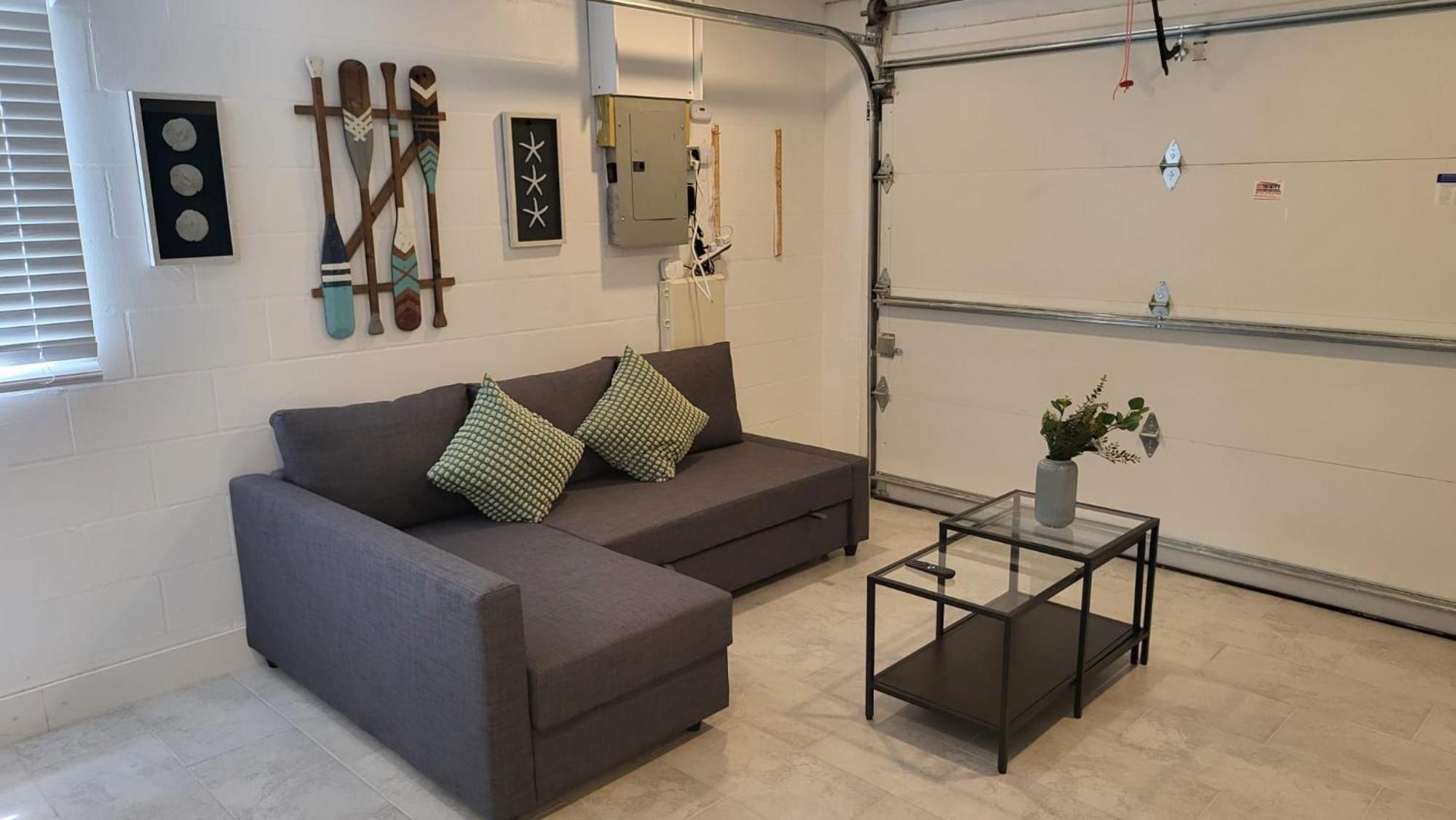 Cozy Canal Apartment